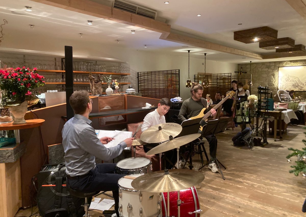 img_0325.jpg img_0325.jpg